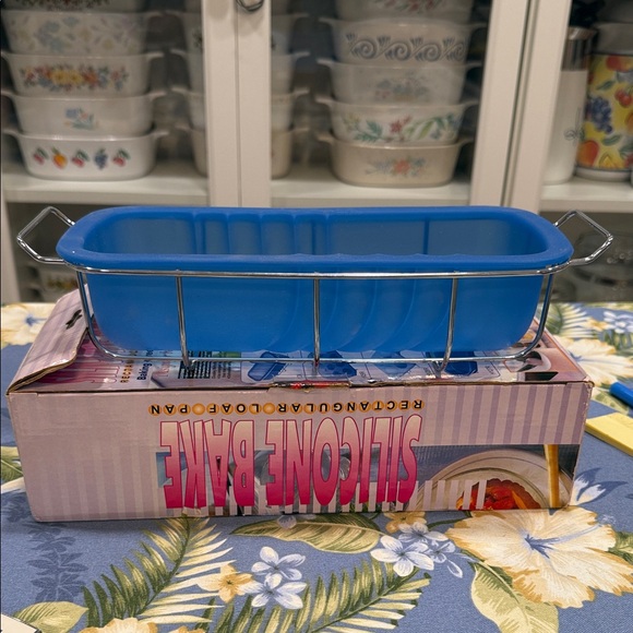 Tupperware Green Pickle Container - Picture 11 of 13